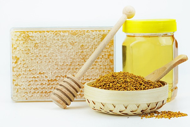 combining bee pollen with honey